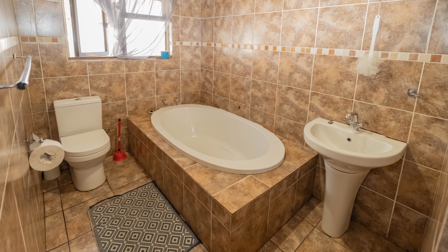 3 Bedroom Property for Sale in Eikendal Western Cape